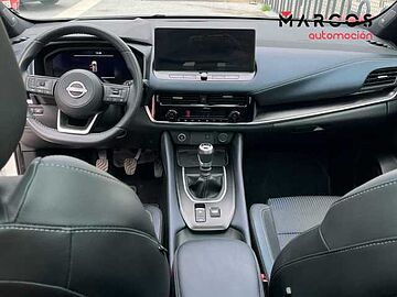 Nissan Qashqai DIG-T 103kW (140CV) mHEV 4x2 Tekna LUNAR WHITE + MIDNIGHT BLACK N